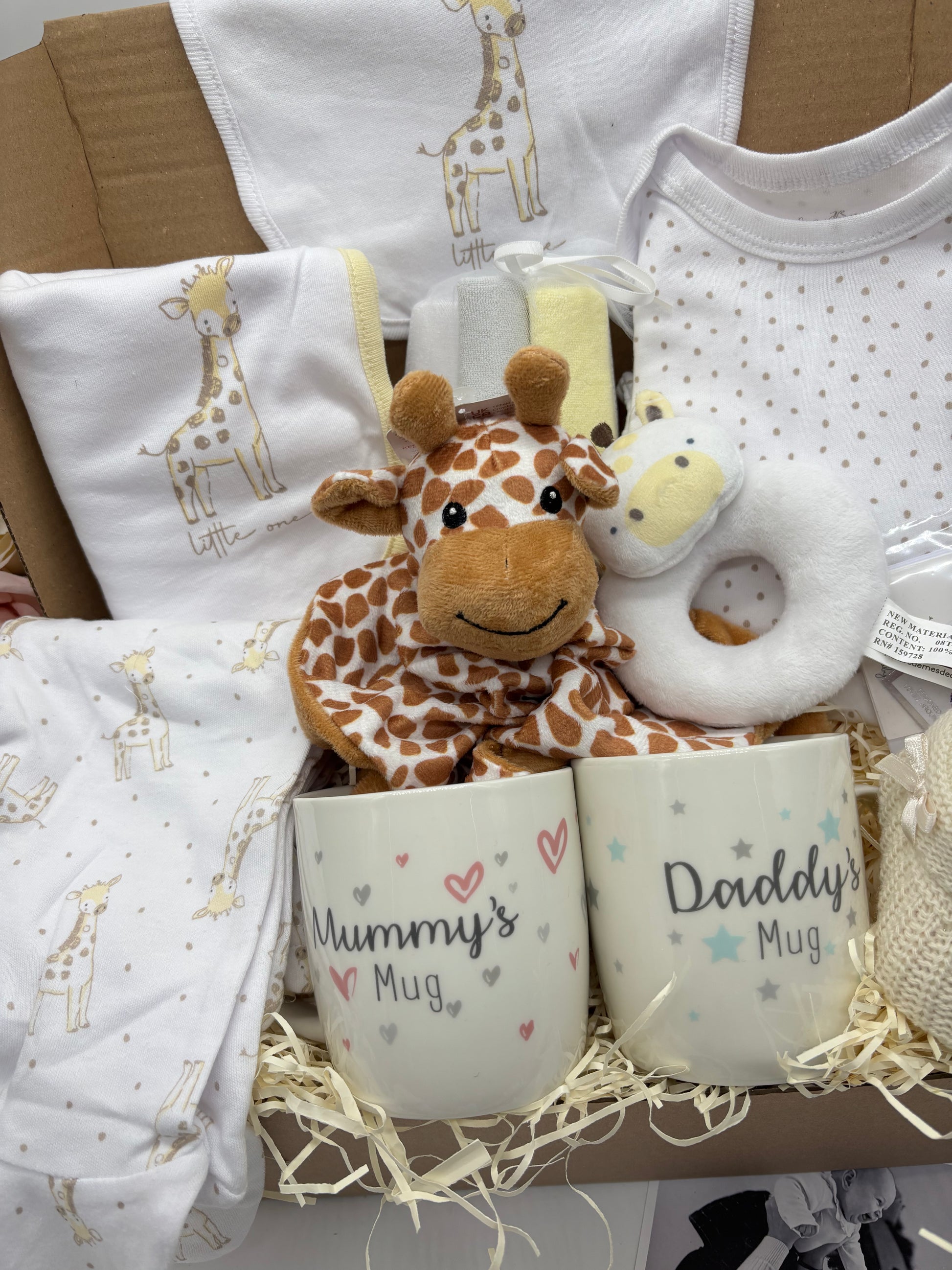 New baby gift box with giraffe comforter, rattle and Mummy and Daddy mugs