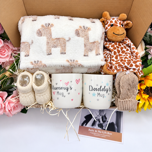 Deluxe Giraffe Unisex New Baby Gift Box – Mummy & Daddy Mugs, Giraffe Blanket & Baby Booties