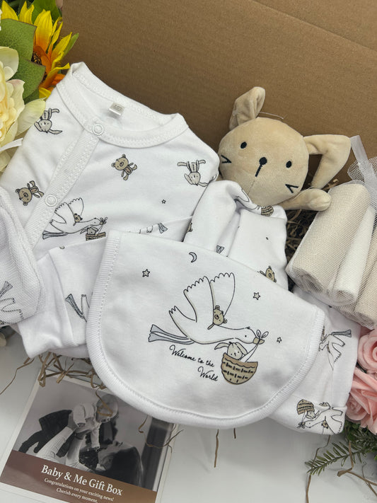 Unisex Newborn Baby Hamper with Outfit Set & Comforter