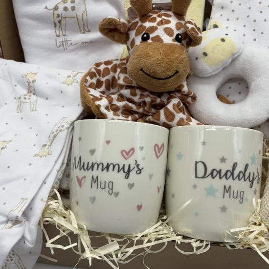 Video of the giraffe new baby gift box with Mummy and Daddy mugs