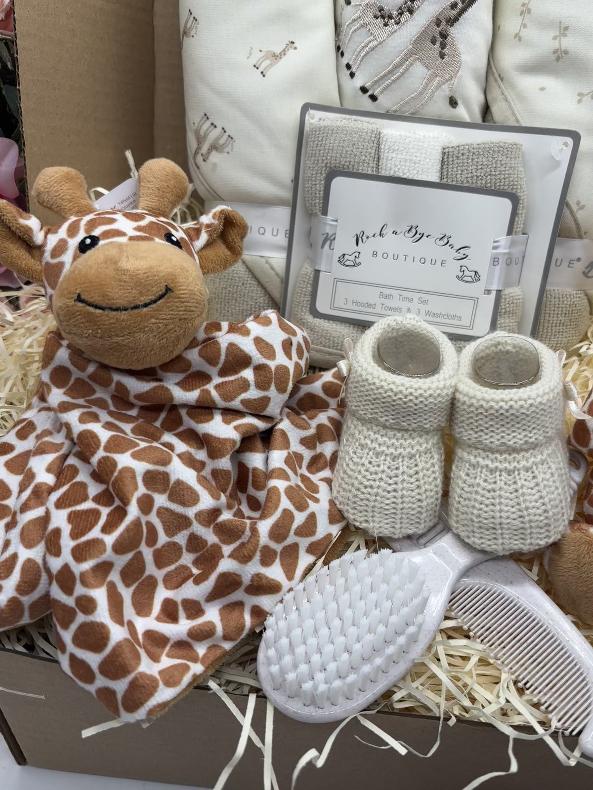 Unisex Giraffe Baby Gift Box – Hooded Towels, Comforter & Booties