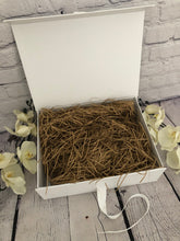 Load image into Gallery viewer, Magnetic Keepsake Gift Boxes

